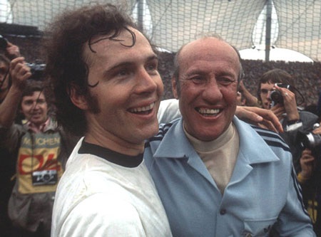 Franz Beckenbauer: Hoàng đế vĩ đại - 13 Đối với
Beckenbauer, HLV đội tuyển quốc gia Helmut Schön không khác gì một người cha.