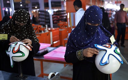 Khám phá quá trình sản xuất trái bóng Brazuca - 3 Khám phá quá trình sản xuất trái bóng Brazuca