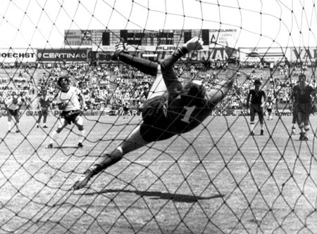 Gerd Mueller: "Kẻ dội bom" vĩ đại - 12 Gerd Müller: Kẻ dội bom vĩ đại