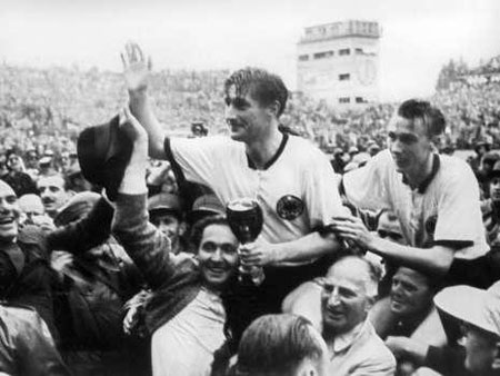 World Cup Thụy Sĩ 1954: Hungary kiêu hùng ôm hận trước tinh thần Đức - 2 Tinh thần Đức lên ngôi
