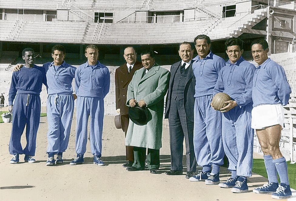 Nhìn lại sự nghiệp lẫy lừng của “mũi tên bạc” Di Stéfano - 10 Năm 1946,
Alfredo Di Stéfano chuyển đến thi đấu cho Huracan tại Buenos Aires.