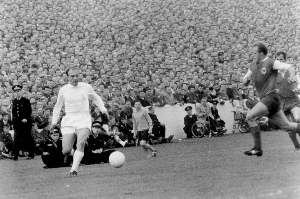 Nhìn lại sự nghiệp lẫy lừng của “mũi tên bạc” Di Stéfano - 15 Alfredo Di
Stefano được biết đến như một trung phong toàn năng.
