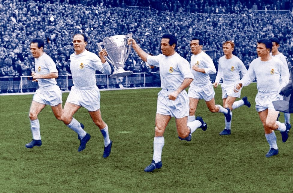 Nhìn lại sự nghiệp lẫy lừng của “mũi tên bạc” Di Stéfano - 22 Hàng công
trứ danh của Real Madrid với Kopa, Rial, Alfredo Di Stefano, Puskas và Gento.