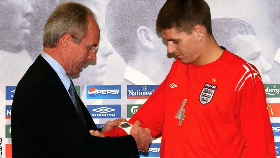 Những hình ảnh đáng nhớ về Gerrard trong màu áo đội tuyển Anh - 5 Steven
Gerrard ra mắt đội tuyển Anh ở trận đấu với Ukraine vào tháng 5/2000.