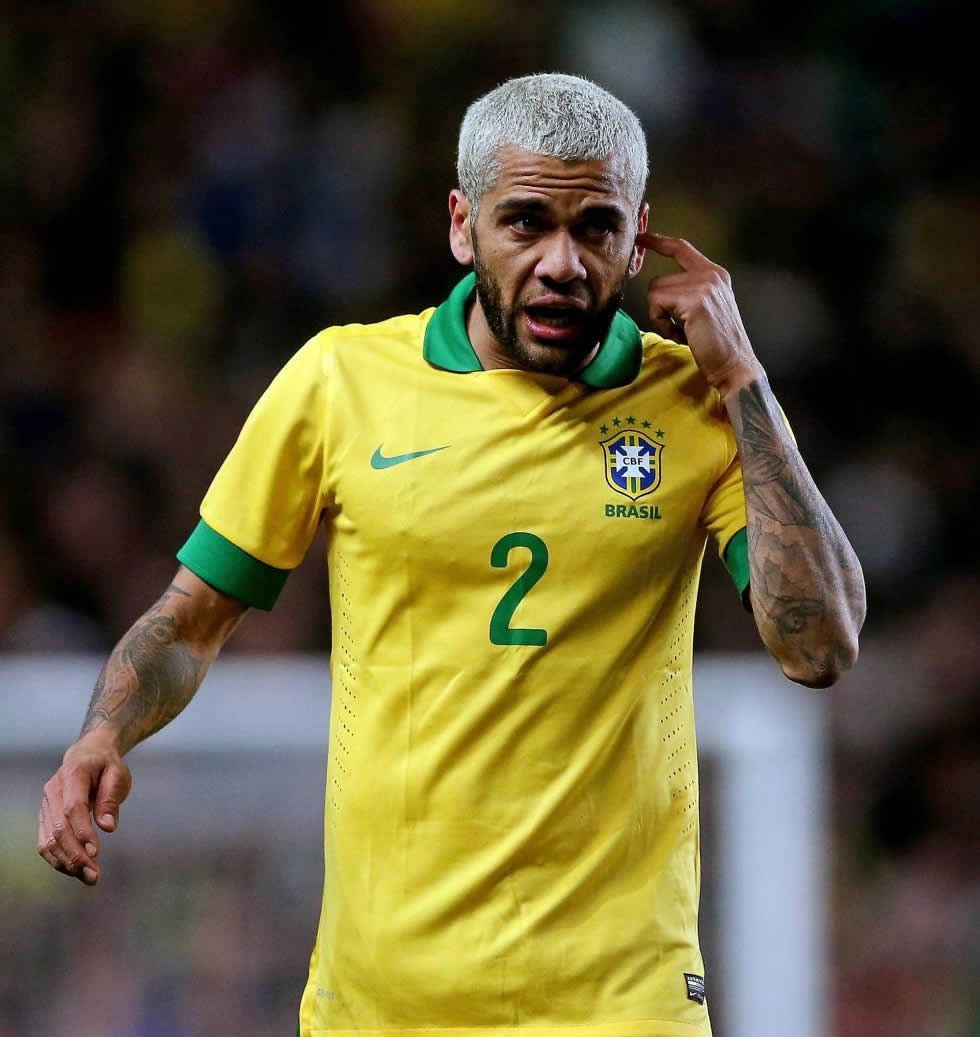 Liverpool muốn có Dani Alves - 1 Dani Alves đã sa sút phong độ khá nhiều