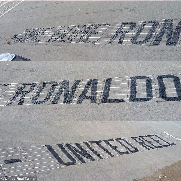 Biểu ngữ
CĐV MU chuẩn bị nhằm kêu gọi C.Ronaldo trở lại Old Trafford