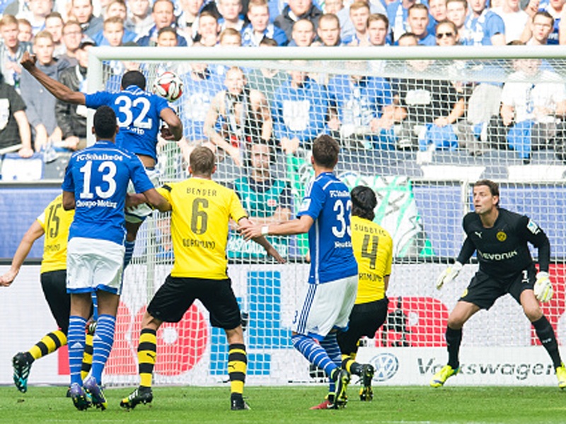 Schalke 04
đánh bại Dortmund trong trận derby vùng Ruhr