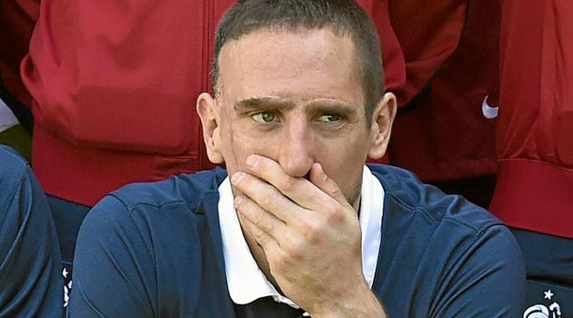 Từ chối khoác áo tuyển Pháp, Ribery bị Platini dọa treo giò - 1 Platini mạnh miệng chỉ trích Ribery