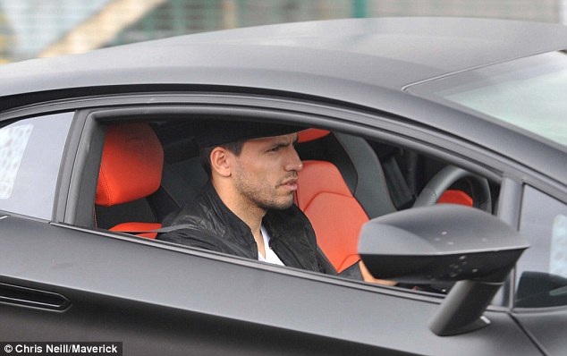 Sergio Aguero khoe siêu xe Lamborghini độc đáo - 1 Aguero đã tân trang lại chiếc Lamborghini Aventador màu đen của mình
