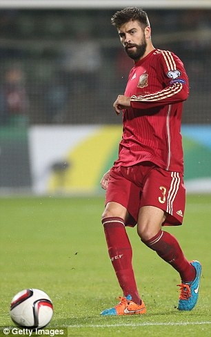 Pique đến casino cùng em trai sau chiến thắng 4 - 0 của Tây Ban Nha trước Luxembourg