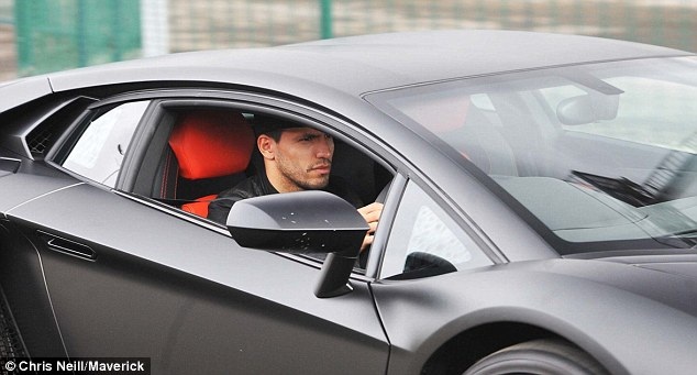 Sergio Aguero khoe siêu xe Lamborghini độc đáo - 4 Tiền đạo này vừa mới trải qua hai tuần thi đấu ở đội tuyển quốc gia