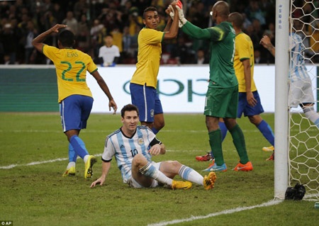 Đánh bại Argentina, Neymar du hí Singapore cùng đồng đội - 2 Messi đã gây thất vọng không thể thực hiện được cú sút 11m trong trận đấu