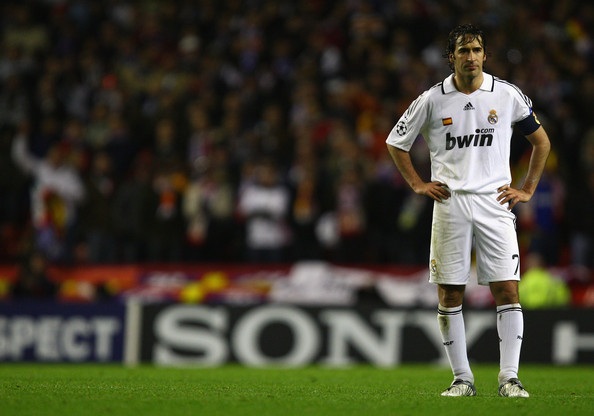 Iker Casillas: Người hùng và tội đồ - 2 Raul đã phải
rời khỏi Bernabeu khi Real Madrid cải tổ