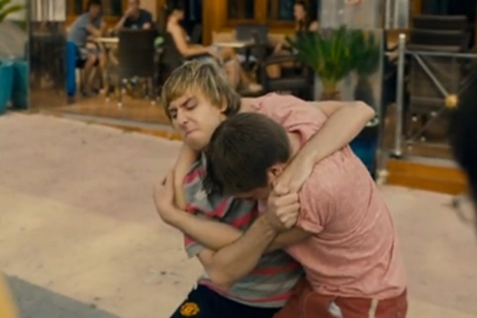 Biếm họa về vụ xô xát giữa Mourinho và Wenger - 7 Tuy đã lớn tuổi nhưng Mourinho và Wenger xốc nổi chẳng khác gì những cậu bé.