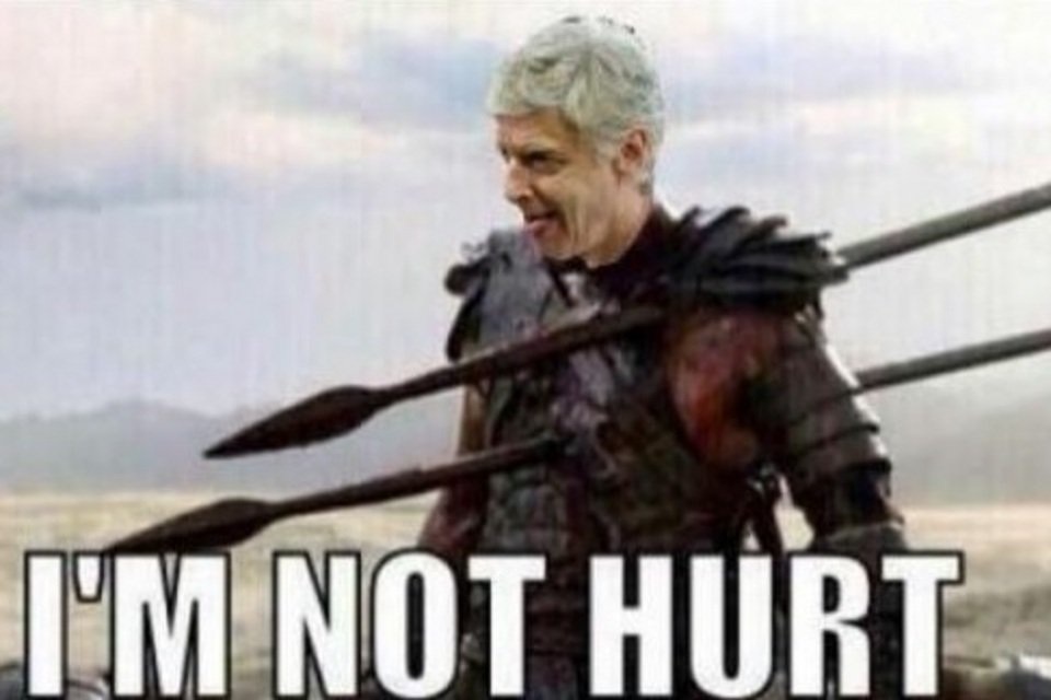 Biếm họa về vụ xô xát giữa Mourinho và Wenger - 8 “Chiến binh” Wenger bị hạ gục bởi hai mũi giáo.