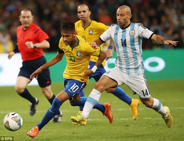 Neymar thường xuyên gây đột biến với những pha đi bóng tốc độ và kỹ thuật