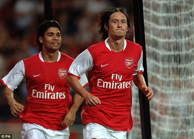 Arsenal: Đội bóng của những đôi chân pha lê - 2 Arsenal: Đội bóng của những đôi chân pha lê