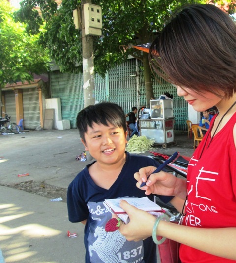 Không tự ti về chiều cao của mình, Phong luôn nở nụ cười tươi