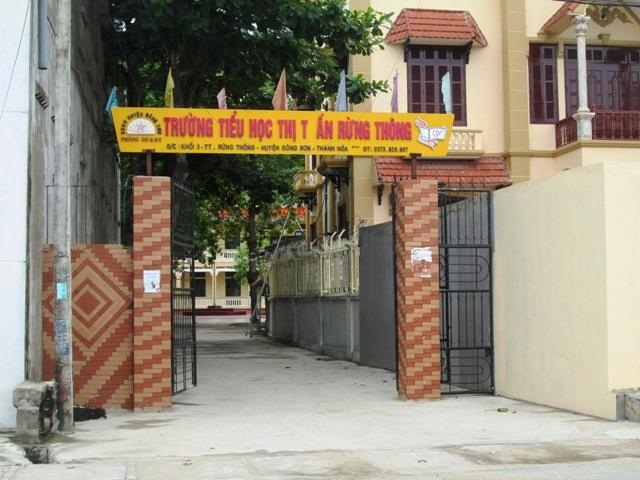 Trường tiểu học thị trấn Rừng Thông.