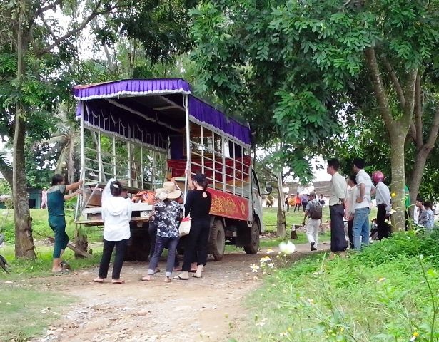 Trộm chó phải trả giá bằng nhiều mạng người - 3 Xác hai cẩu tặc chết đuối ở Vĩnh Lộc đang được người nhà mang về mai táng