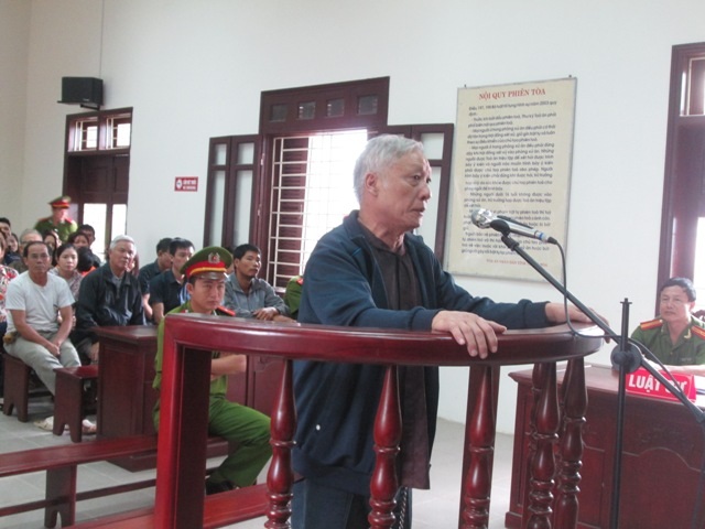 Đỗ Xuân Hùng trước vành móng ngựa