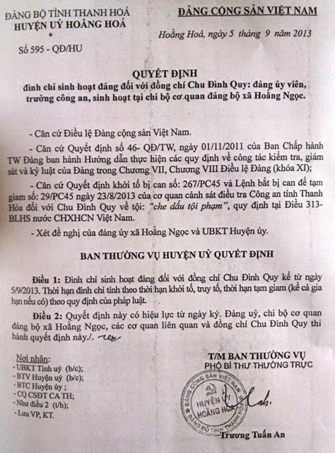 Trưởng công an xã bị bắt vì... che giấu tội phạm - 2 Các quyết định đình chỉ công tác và đình chỉ sinh hoạt Đảng của ông Chu Đình Quy
