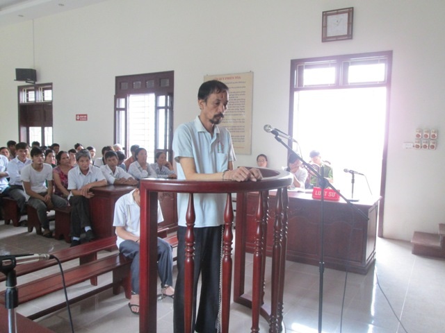 Bị cáo Phạm Hồng Nguyên trước vành móng ngựa