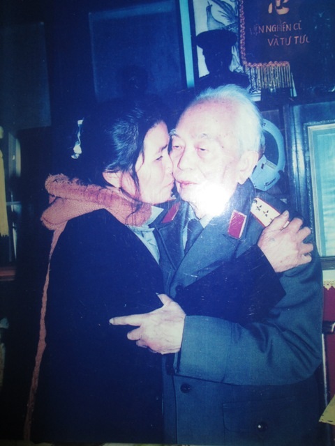 Cô Dương Thị Trình xúc động khi gặp lại Đại tướng