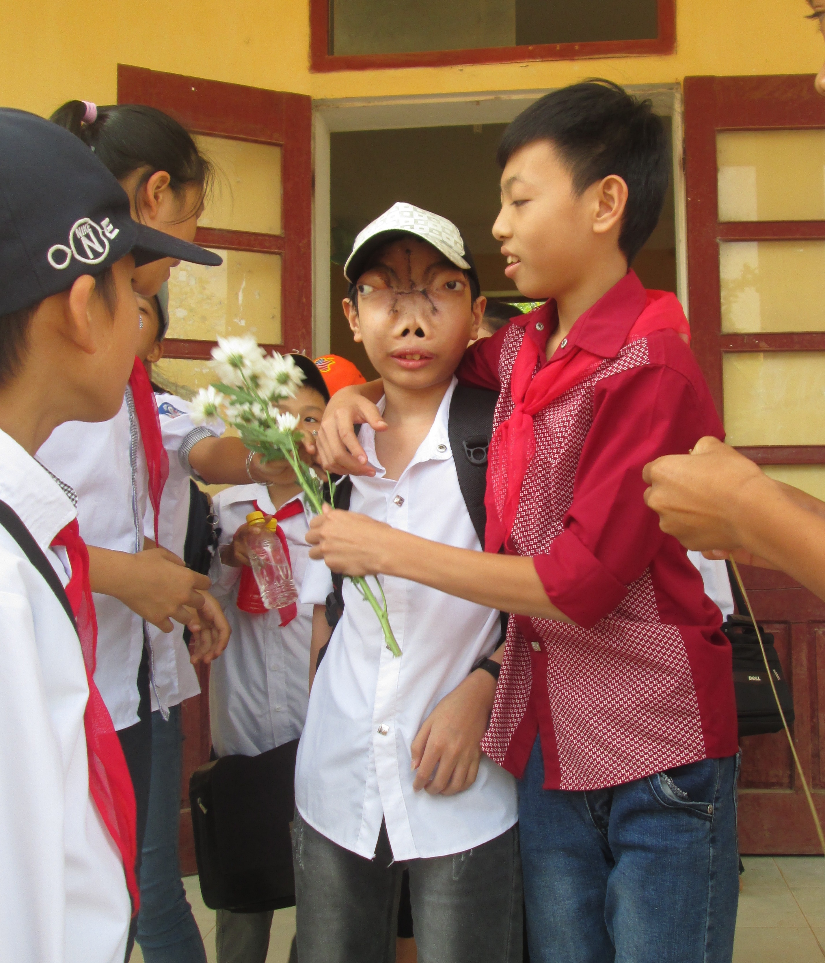 Gần một tháng đến trường, Tuấn được các bạn rất quý mến