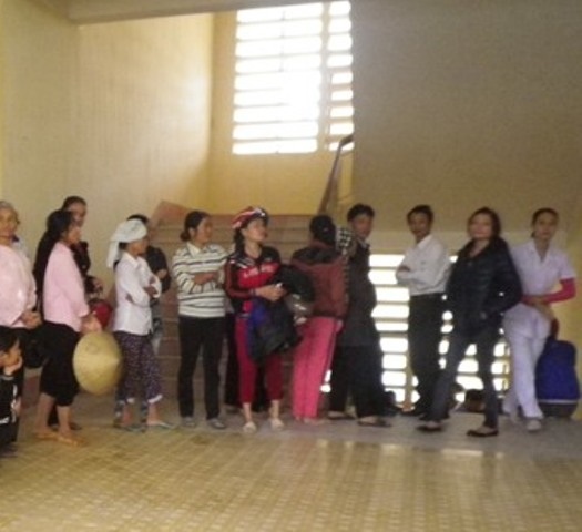 Bức xúc trước cái chết bất thường của chị Xuân, người nhà đã kéo đến bệnh viện