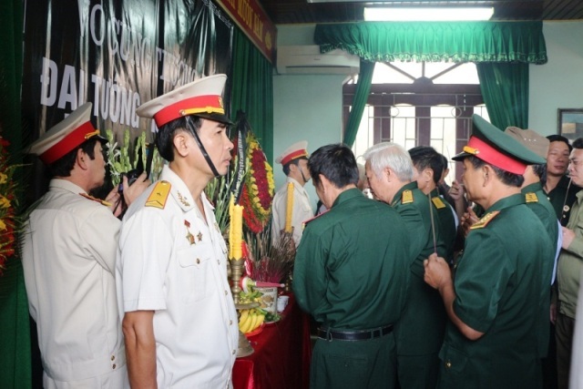 Người dân cả nước lập bàn thờ tưởng nhớ Đại tướng