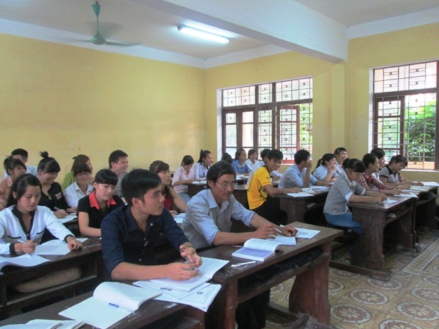 Vượt hàng chục cây số, mỗi ngày sinh viên U60 Hoàng Văn Toán vẫn đều đặn lên lớp.