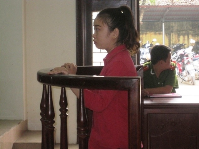 Vụ án giết người cách đây 3 năm: Chuyển tội danh nhận... 9 tháng tù treo - 3 Bị cáo Bùi Thị Huyền tại phiên tòa ngày 29/10/2013