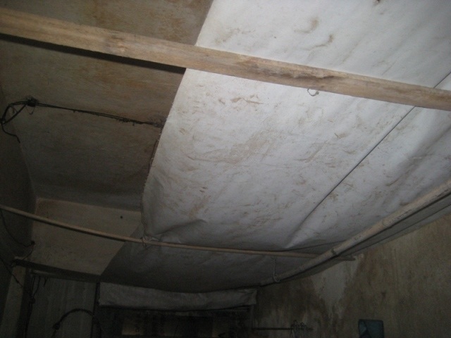 Chung cư dọa sập, 80 hộ dân “cố thủ” không di dời