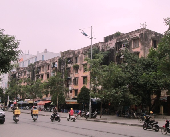 Khu chung cư 37 tuổi này đang có nguy cơ đổ sập bất cứ lúc nào