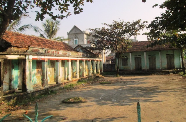 Ngôi trường cũ hiện đã xuống cấp.