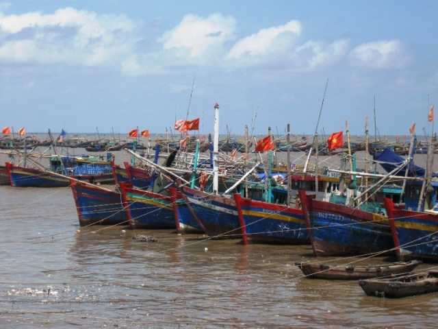 Ngôi miếu thờ 344 ngư dân tử nạn sau một cơn bão - 3 Dù biết trước những tai ương nhưng ngư dân vẫn cố bám biển