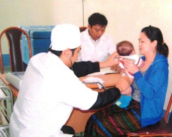 Hai tháng tiêm vắc xin quinvaxem, hơn 200 trẻ có biểu hiện phản ứng sau tiêm