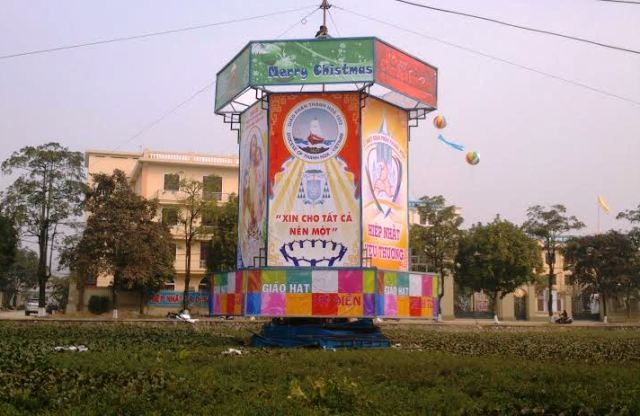 Giáng sinh đã tràn về từng con phố - 14 Chiếc đèn kéo quân khổng lồ được phục dựng lung linh trở lại (Ảnh: Nguyễn Thùy)