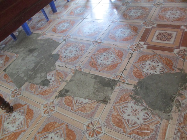 Trường mầm non xã Quảng Ngọc: nền khắc phục nhiều lần nhưng xem ra không ăn thua.