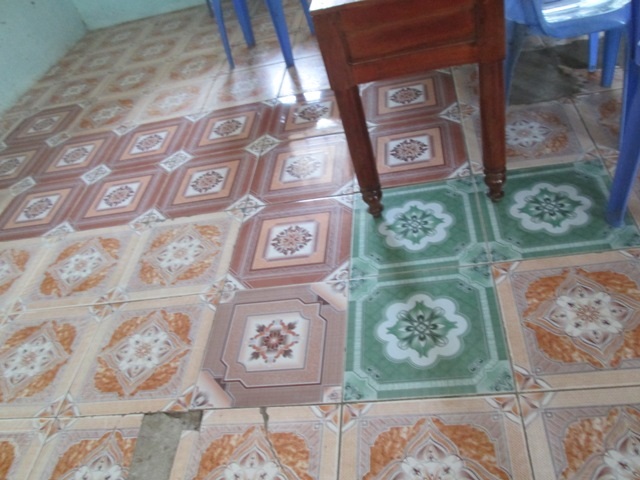 Trường mầm non xã Quảng Ngọc: nền khắc phục nhiều lần nhưng xem ra không ăn thua.