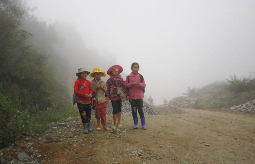Có một “Sa pa” giữa lòng xứ Thanh - 2 Trẻ em ở Cao Sơn chỉ biết nơi này là cả một thế giới