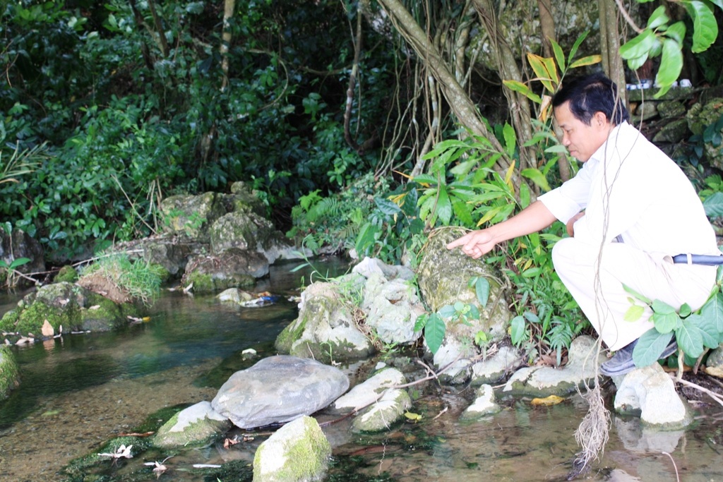 Hòn đá thiêng đã tồn tại ở chân núi này hàng trăm năm