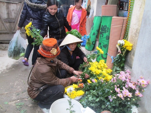 Tất cả người mua, kẻ bán đều vội vã cho ngày cuối cùng của năm