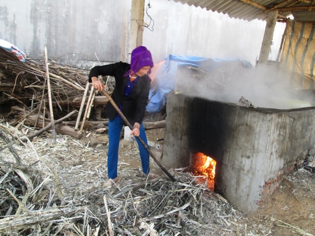 Để mật thơm ngon cần phải canh chừng bếp lửa, không được để lửa quá to hoặc quá nhỏ