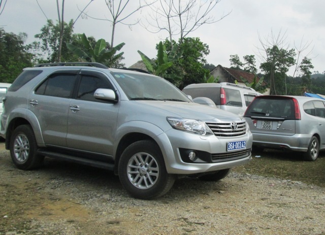 Những chiếc xe biển xanh VIP và những biển số VIP