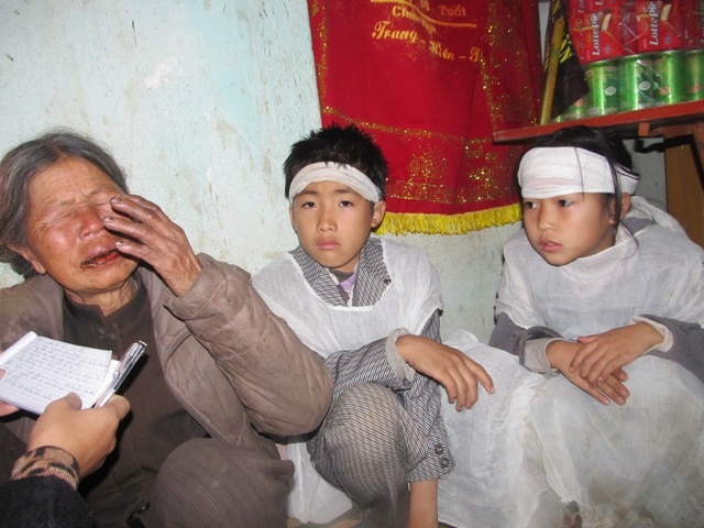 Nước đau người mẹ và những đứa con thơ