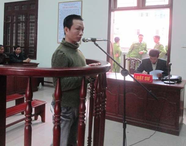 Lê Văn Lực trước vành móng ngựa