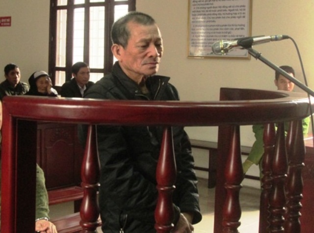 Bị cáo Lê Thế Đốc trước vành móng ngựa