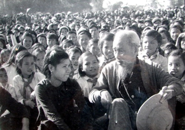 Bác Hồ về thăm nhân dân Yên Trường năm 1961